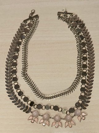 Collar multicapa con abalorios