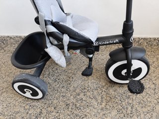 Triciclo Kinderkraft gris