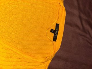 Conjunto amarillo camiseta y chaqueta
