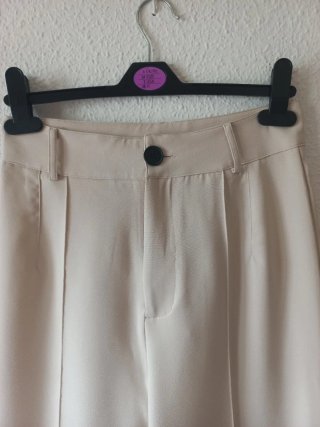 Pantalón de traje Shein color crudo