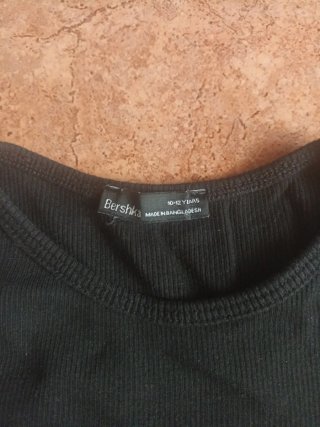 Camiseta corta Bershka negra Talla 10-12 años
