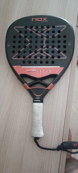 Pala pádel Nox AT10 Attack 2025