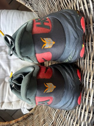 Hoka Speedgoat 5 Talla 44 Verde/Rojo