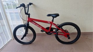 BICICLETA BMX ROJA