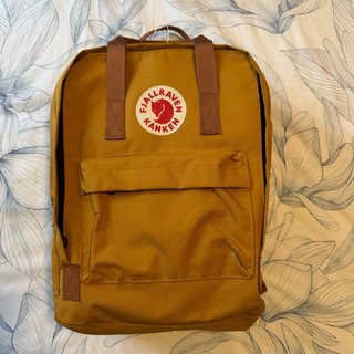 Mochila parecida a "Fjallraven Kanken" Amarilla