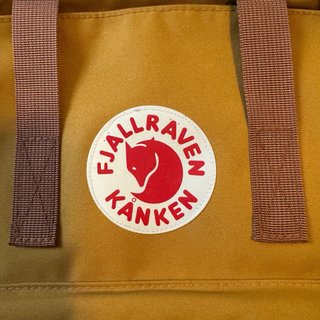 Mochila parecida a "Fjallraven Kanken" Amarilla