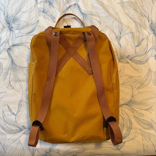 Mochila parecida a "Fjallraven Kanken" Amarilla