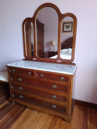 Cómoda de madera con espejo tocador