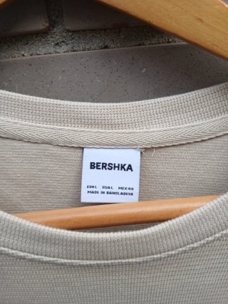 Camiseta manga corta Bershka beige