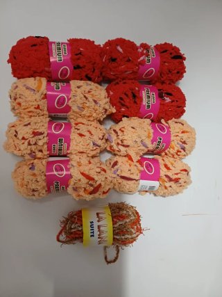 Lana variada ovillos, seda, bolitas