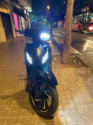 Peugeot Tweet 125 2025 Negro ( como nueva )
