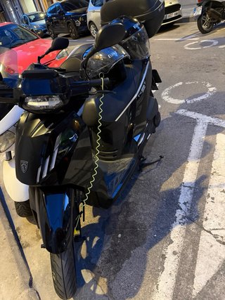 Peugeot Tweet 125 2025 Negro ( como nueva )