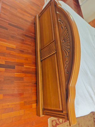 Cama 150 + 2 Mesitas + Colchón