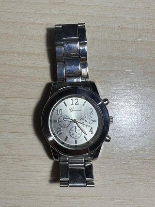 Reloj plateado