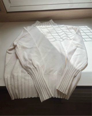 Jersey blanco cuello alto