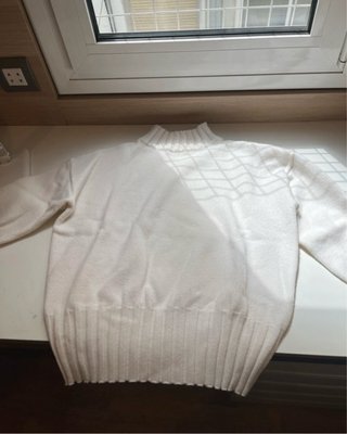 Jersey blanco cuello alto
