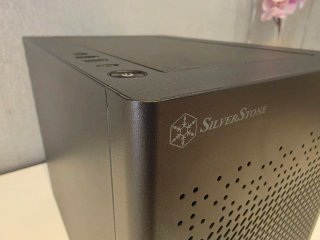 Silverstone Sugo 16L Mini ITX en su caja