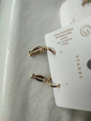 Colgante y pendientes pez dorado