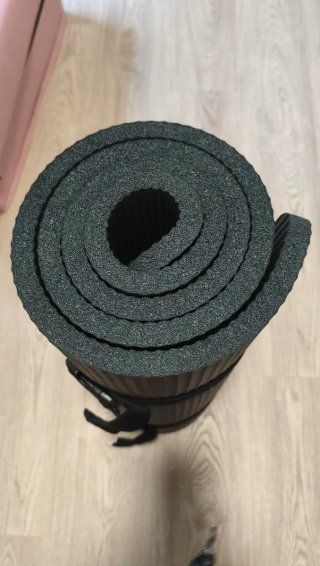 Esterilla yoga negra con correas