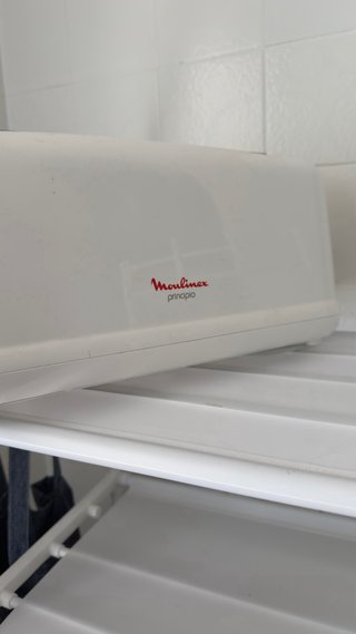 Conjunto de microondas, organizador y tostadora.