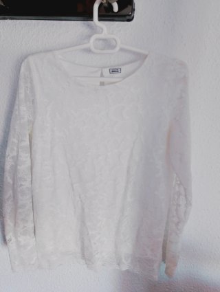 Camiseta morada con encaje