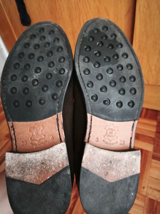Mocasines ante marrones con borlones