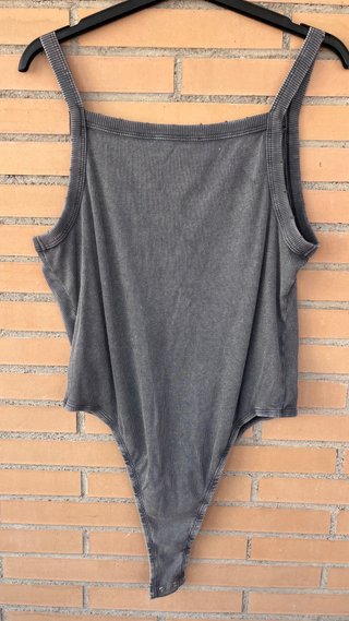 Body gris tirantes