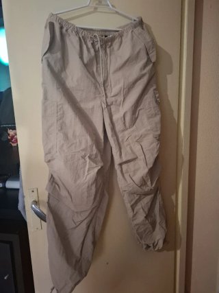 Pantalones cargo beige