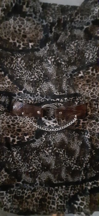 Camiseta casaca estampada con cinturón