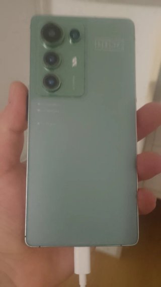 Telefono 5G con 4 fotocamere