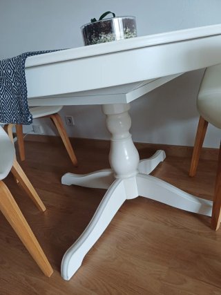 Mesa comedor redonda con 4 sillas