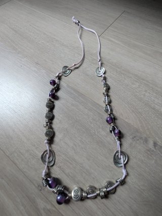 Collar étnico espirales plateadas cuentas moradas