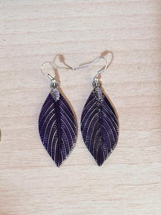 Pendientes hoja morados y plateados