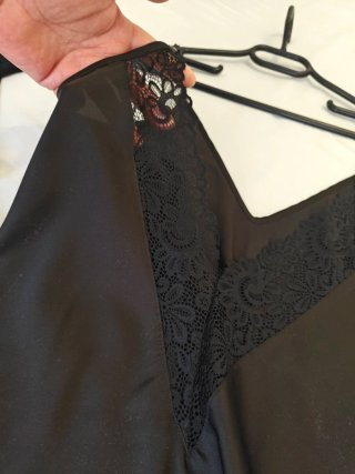 Camisón lencero satén negro encaje