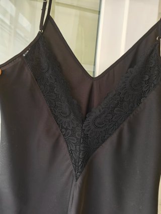 Camisón lencero satén negro encaje