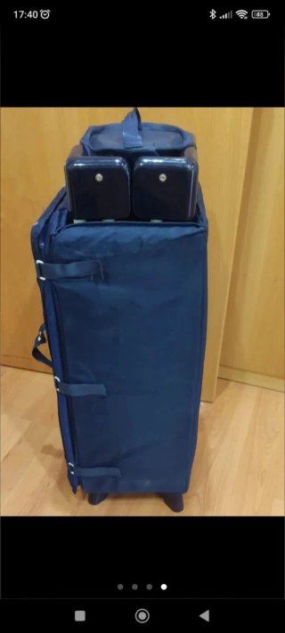 Cuna de viaje azul y blanca