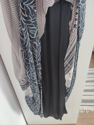 Vestido largo estampado beige y negro