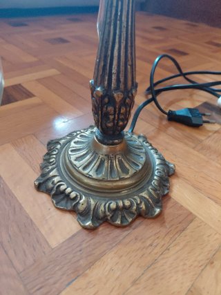 Lámpara de mesa antigua de latón con 4 brazos