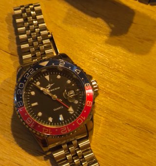 Reloj GMT sin uso