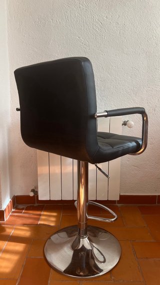 Silla de bar negra regulable