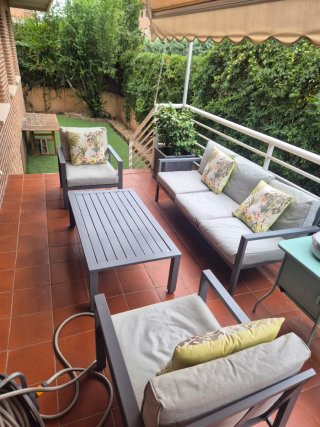 Muebles de jardín: Sofá, sillones,  mesa y cojines