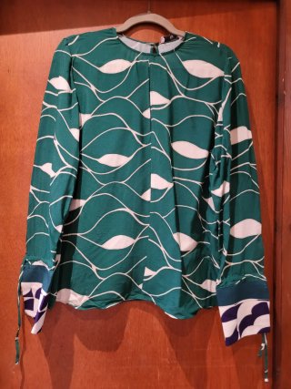 Conjunto blusa y pantalón estampado