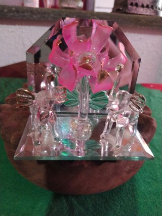 Elefantini in vetro con fiore rosa