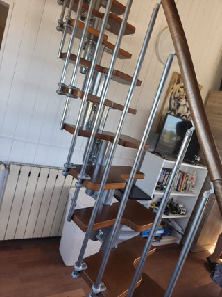 Escalera ático como nueva