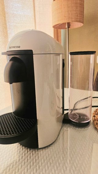Cafetera Nespresso Vertuo Plus Blanca