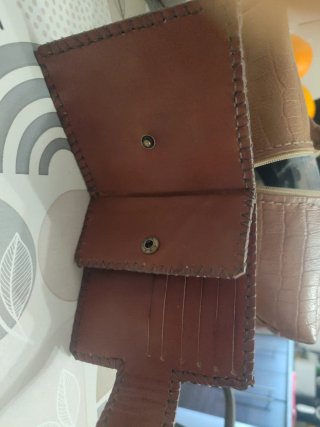 Cartera artesanal de piel auténtica