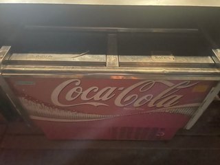 Botelleros Coca-Cola y blanco