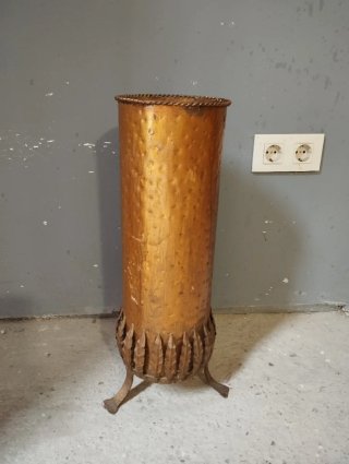 Paragüero antiguo cobre forjado