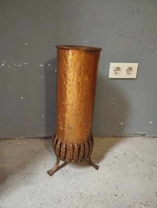 Paragüero antiguo cobre forjado