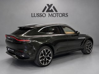 Aston Martin DBX 2021